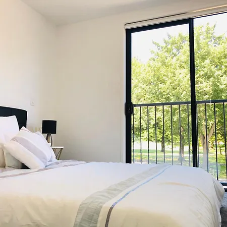 Central Location With Hagley Park View